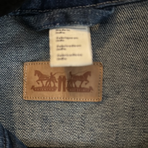 Dark blue, size small jean jacket. Great condition - Picture 3 of 3